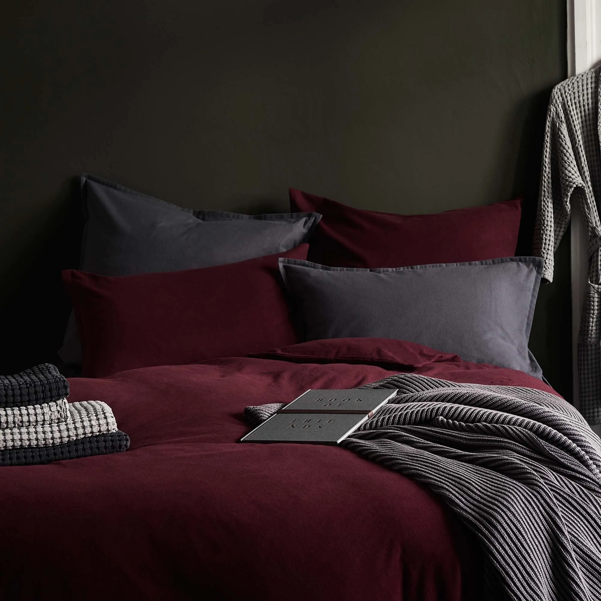 Montrose Flannel Bedding [Bordeaux red]